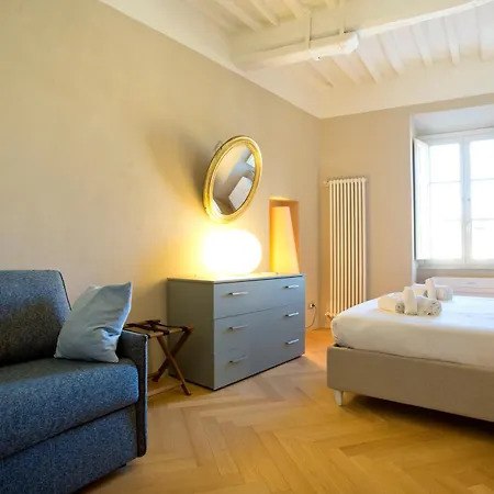 Apartment Parlisium In Piazza Anfiteatro- Lucca